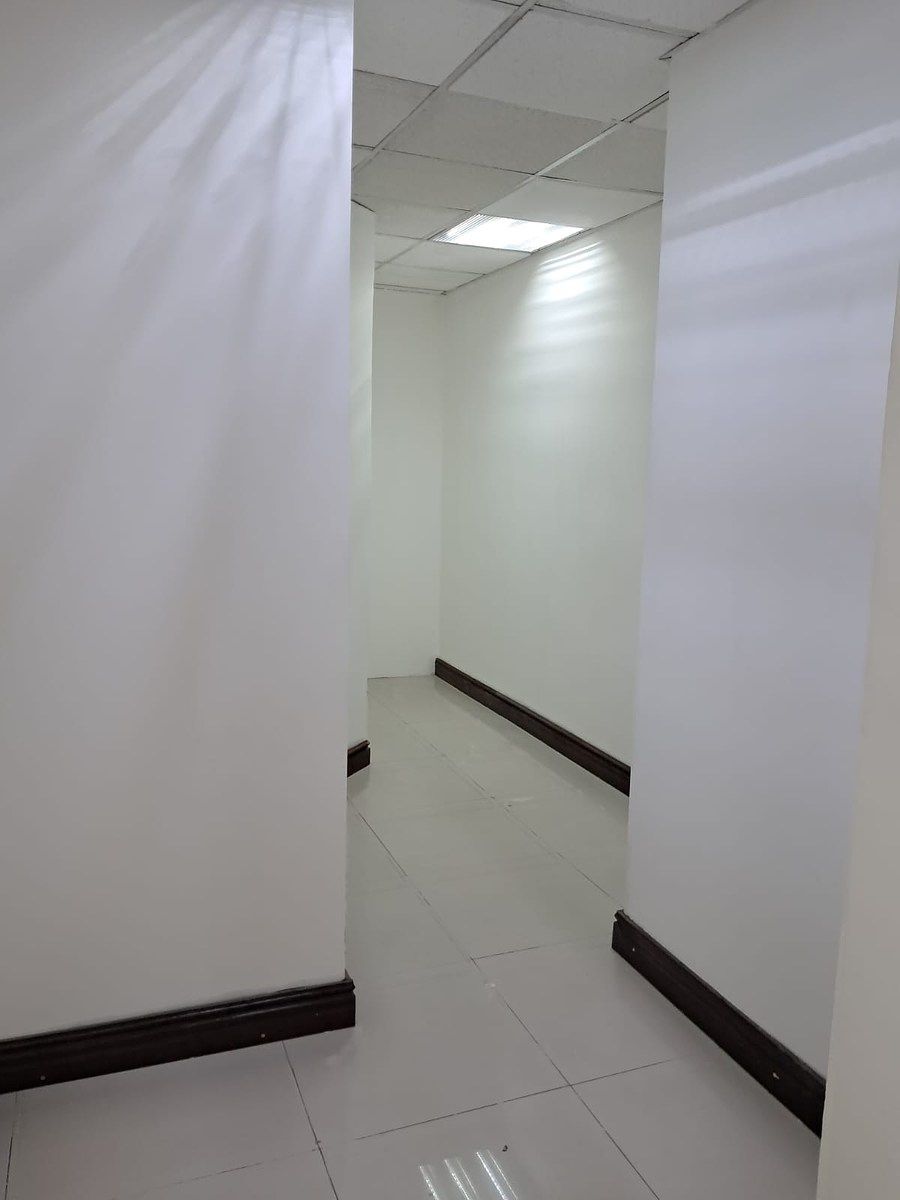 Oficina en ALQUILER en zona 10 - Image 5