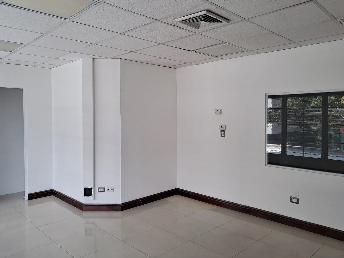 Oficina en ALQUILER en zona 10 - Image 3