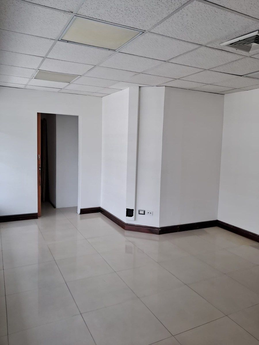 Oficina en ALQUILER en zona 10 - Image 9
