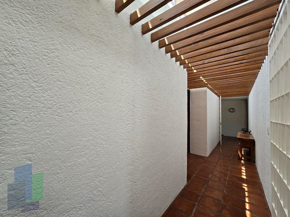 8 de 27: Pasillo a las habitaciones