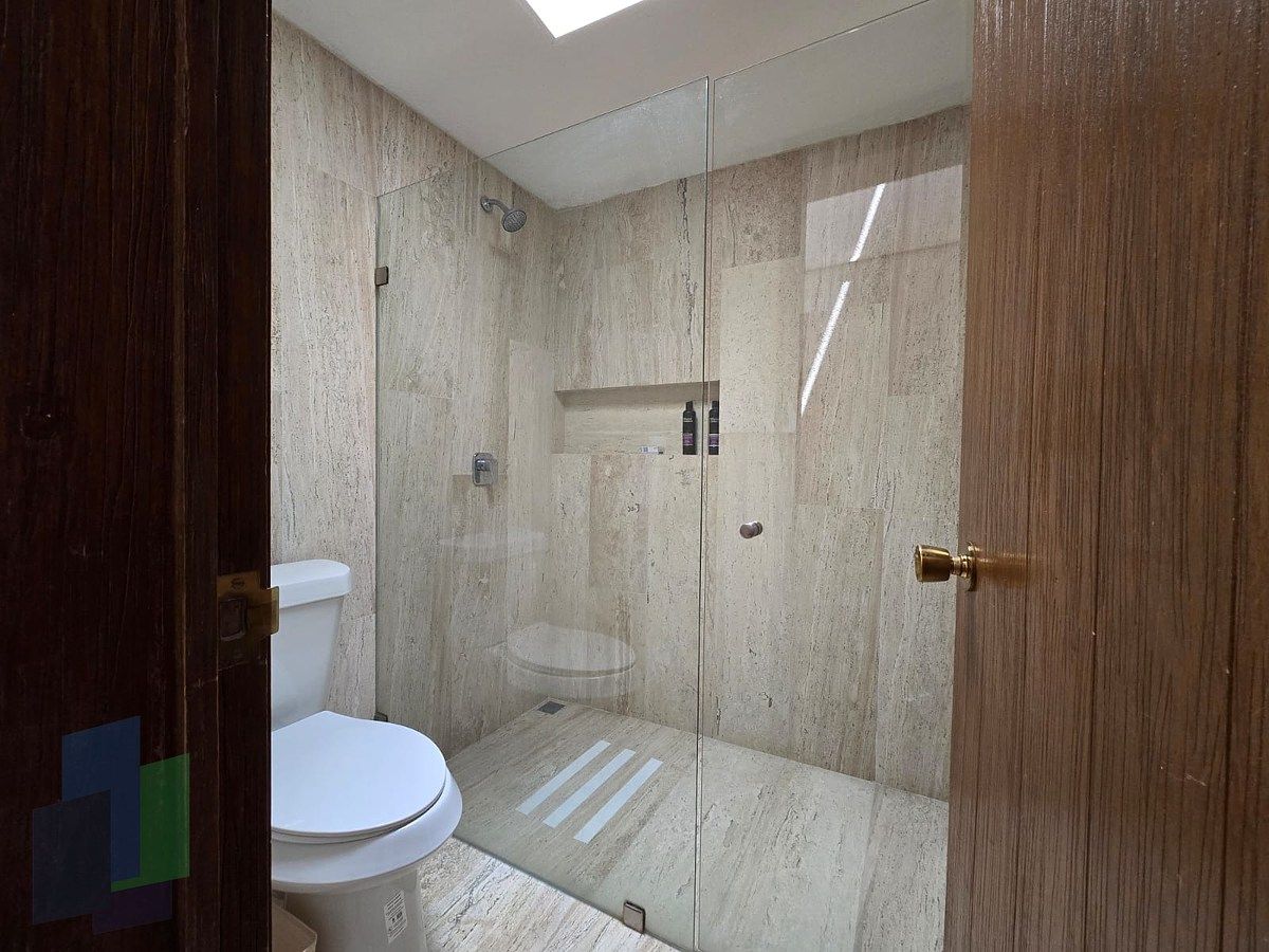 Baño completo secundario, foto 14 de 27