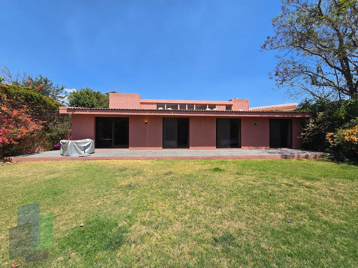 17 de 27: Fachada trasera