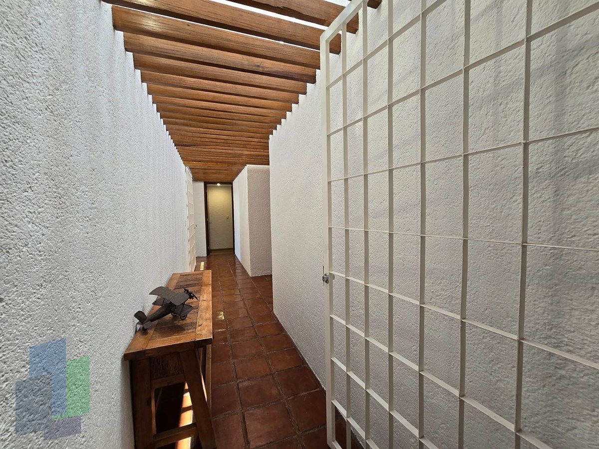 18 de 27: Pasillo de habiaciones