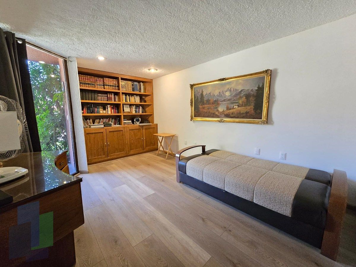 22 de 27: Estudio con baño completo en el exterior