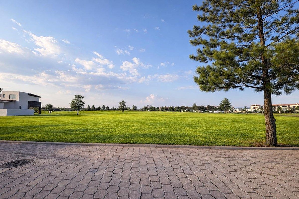 5 de 7: Vista frontal del terreno en venta