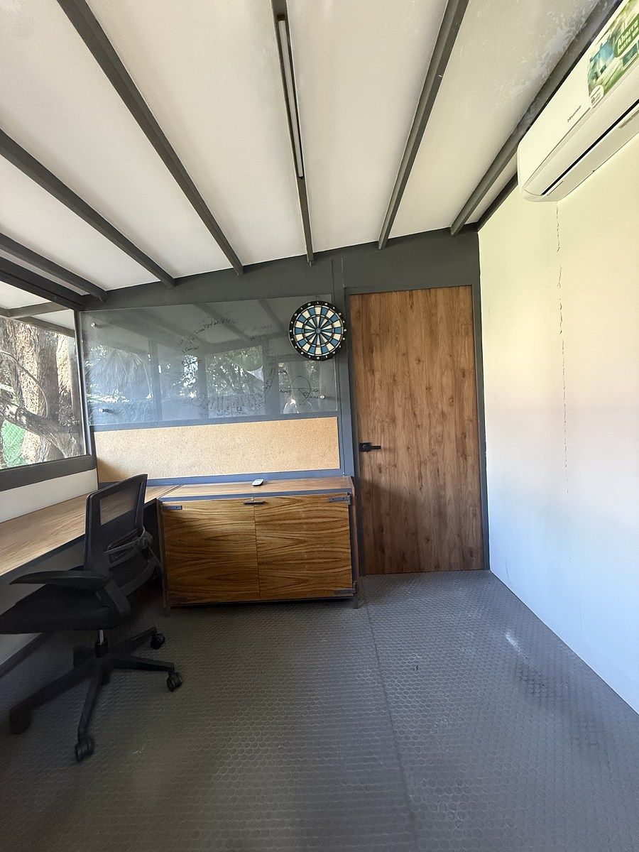 27 of 27: Oficina exterior