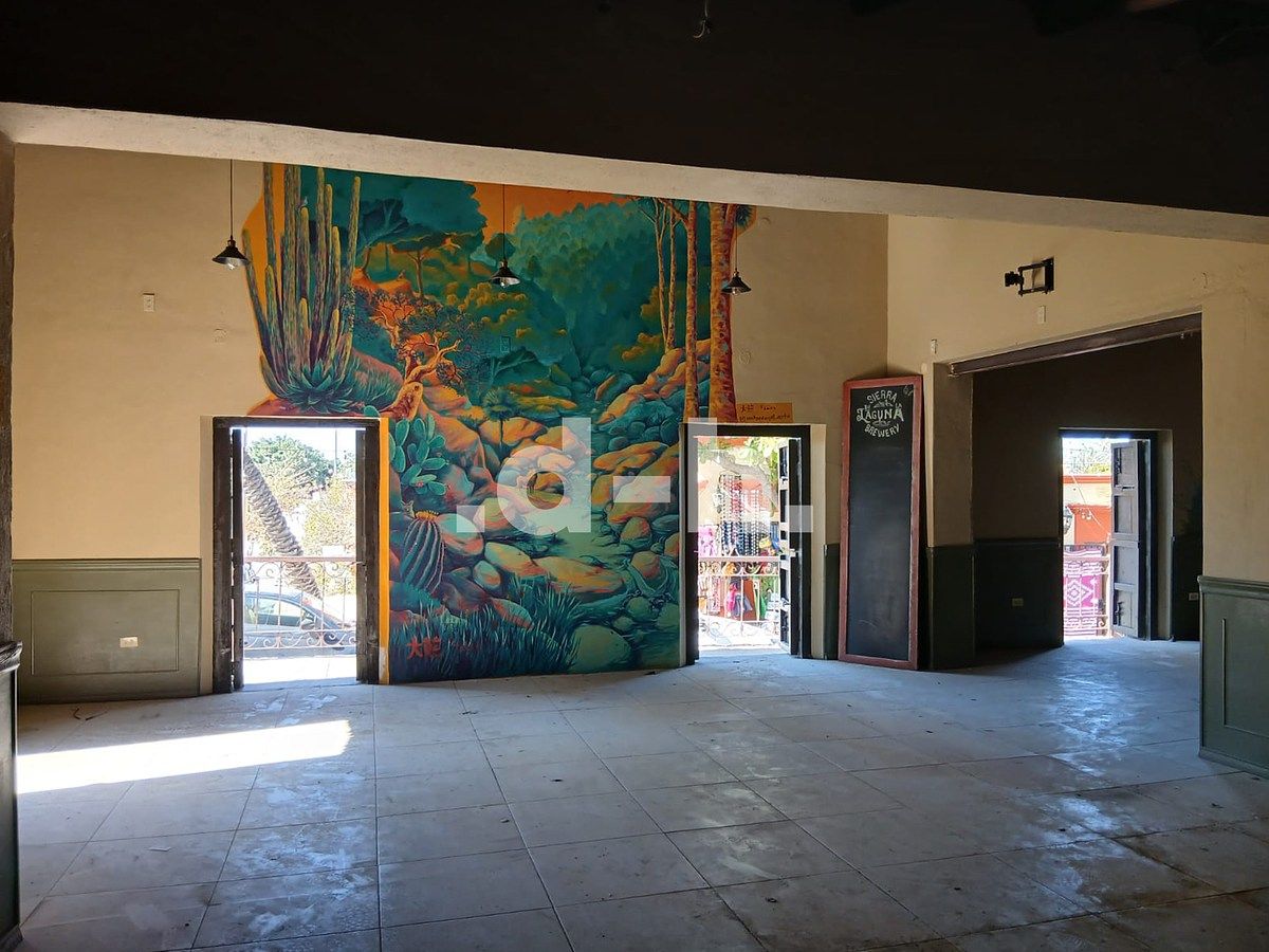 8 de 35: # lateral doors from the inside