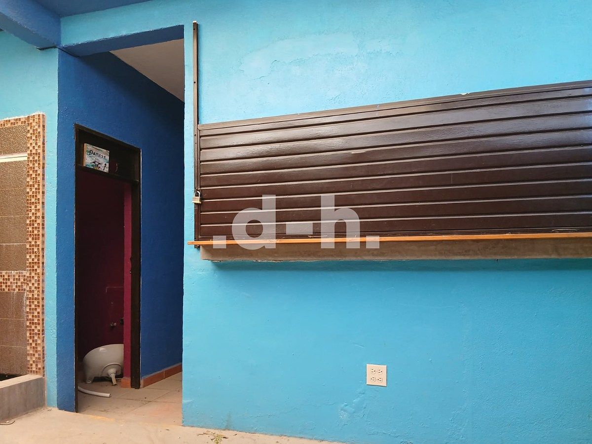 20 de 35: Internal patio second bar