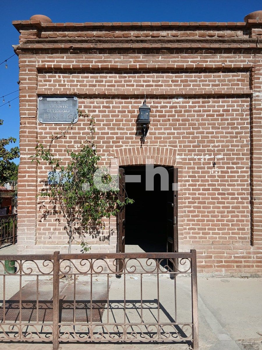 28 de 35: Main entrance