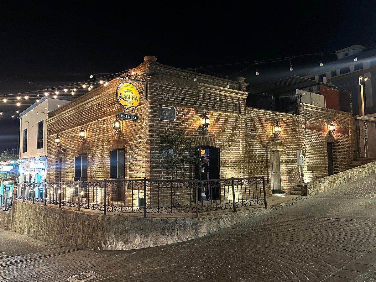 3 of 34: Night facade look & feel