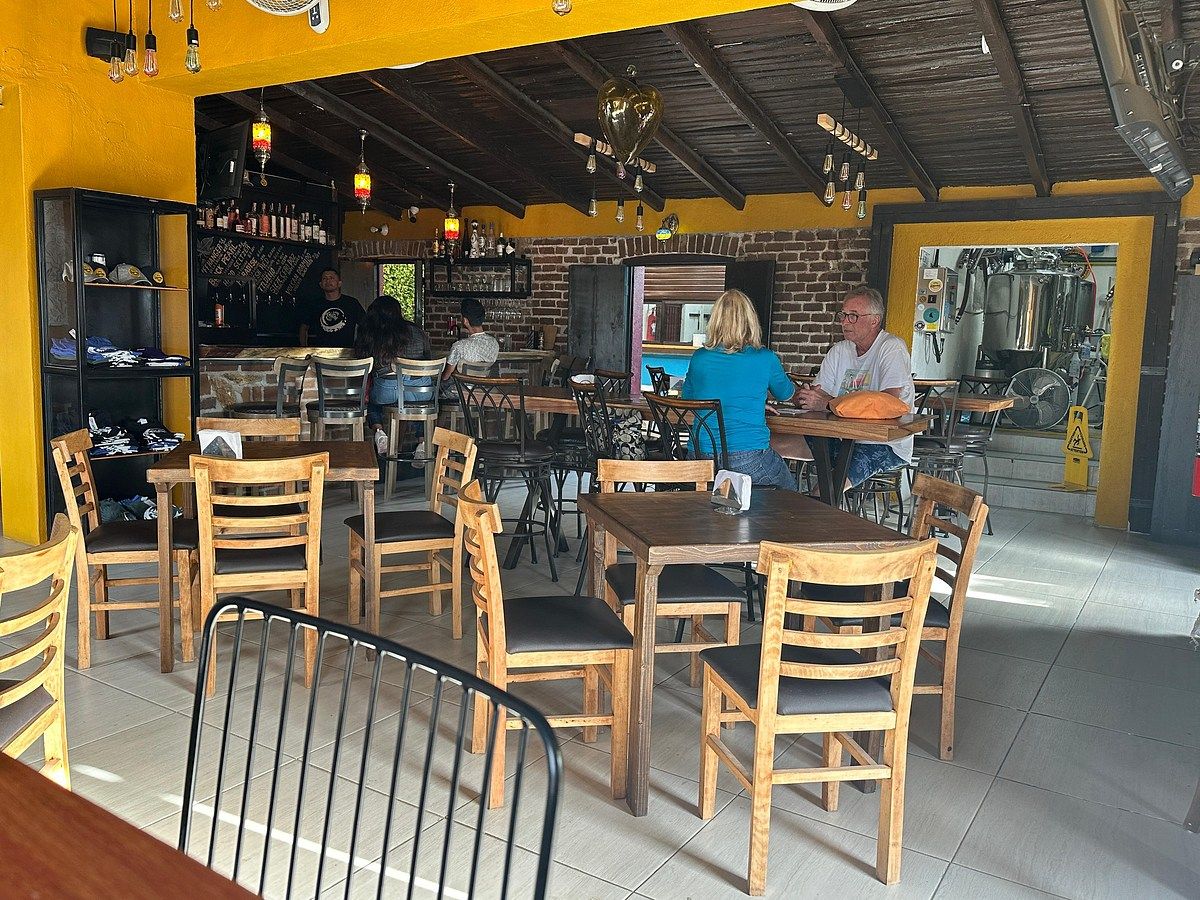 33 of 34: Interior set up (reference)