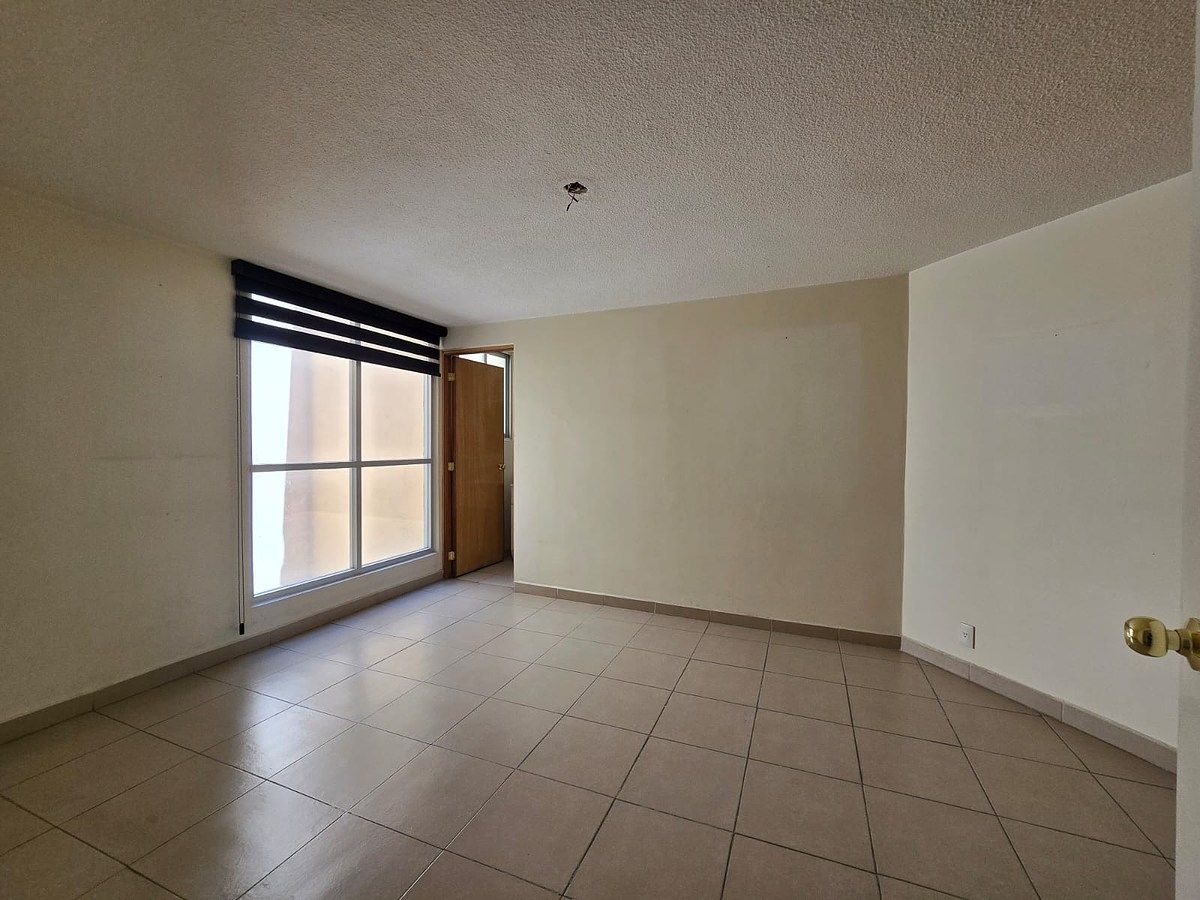 7 of 13: Recámara 2