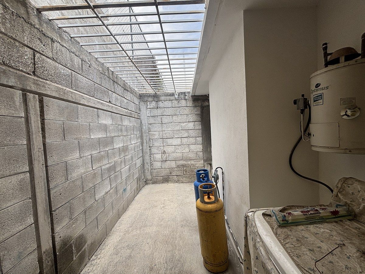 3 of 10: Patio/Área de lavado