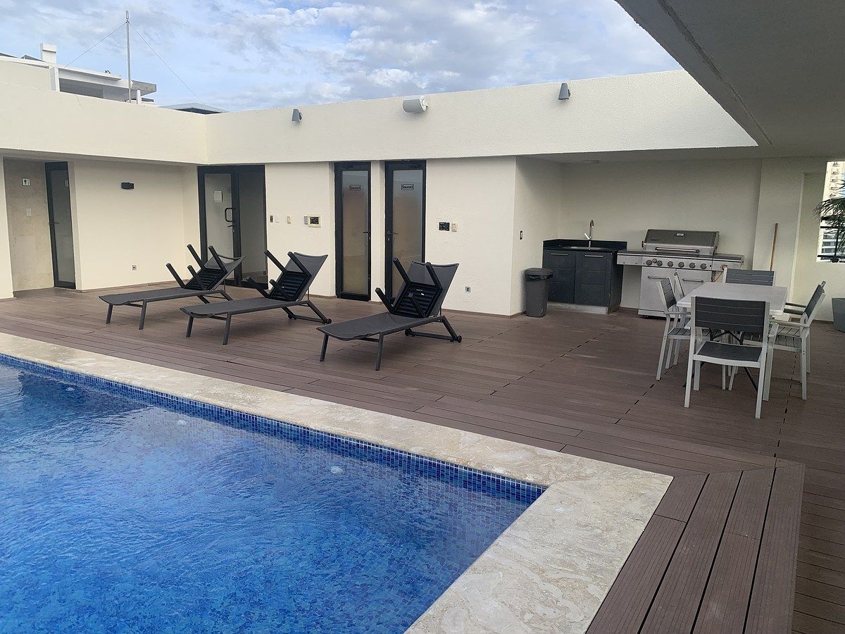 14 de 21: Piscina area comun