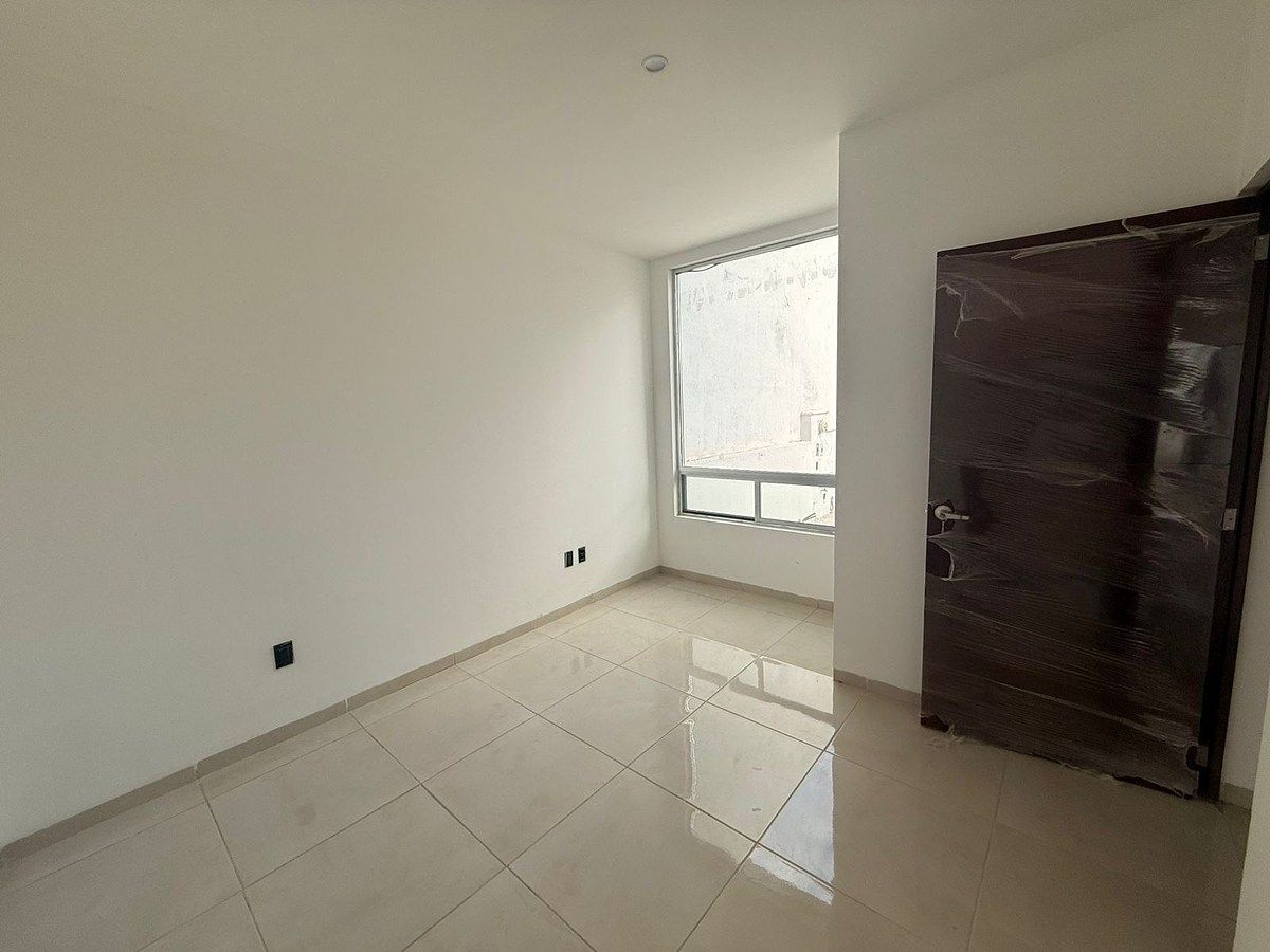 3 de 30: 4 Recamara / Oficina / Estudio