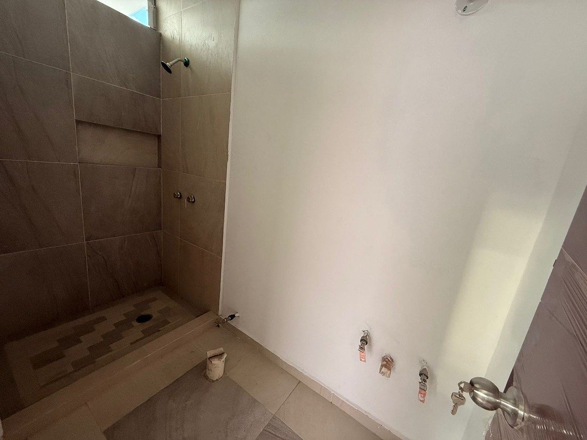 23 de 30: Baño Cuarto de Servicio