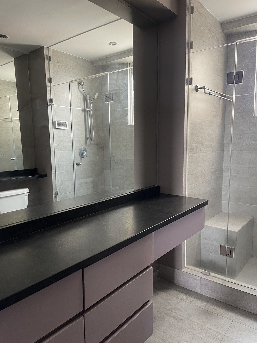 6 de 17: Baño de recámara principal 1