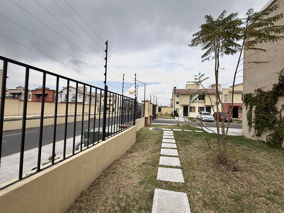 22 of 26: Ubicación cercana a acceso principal .