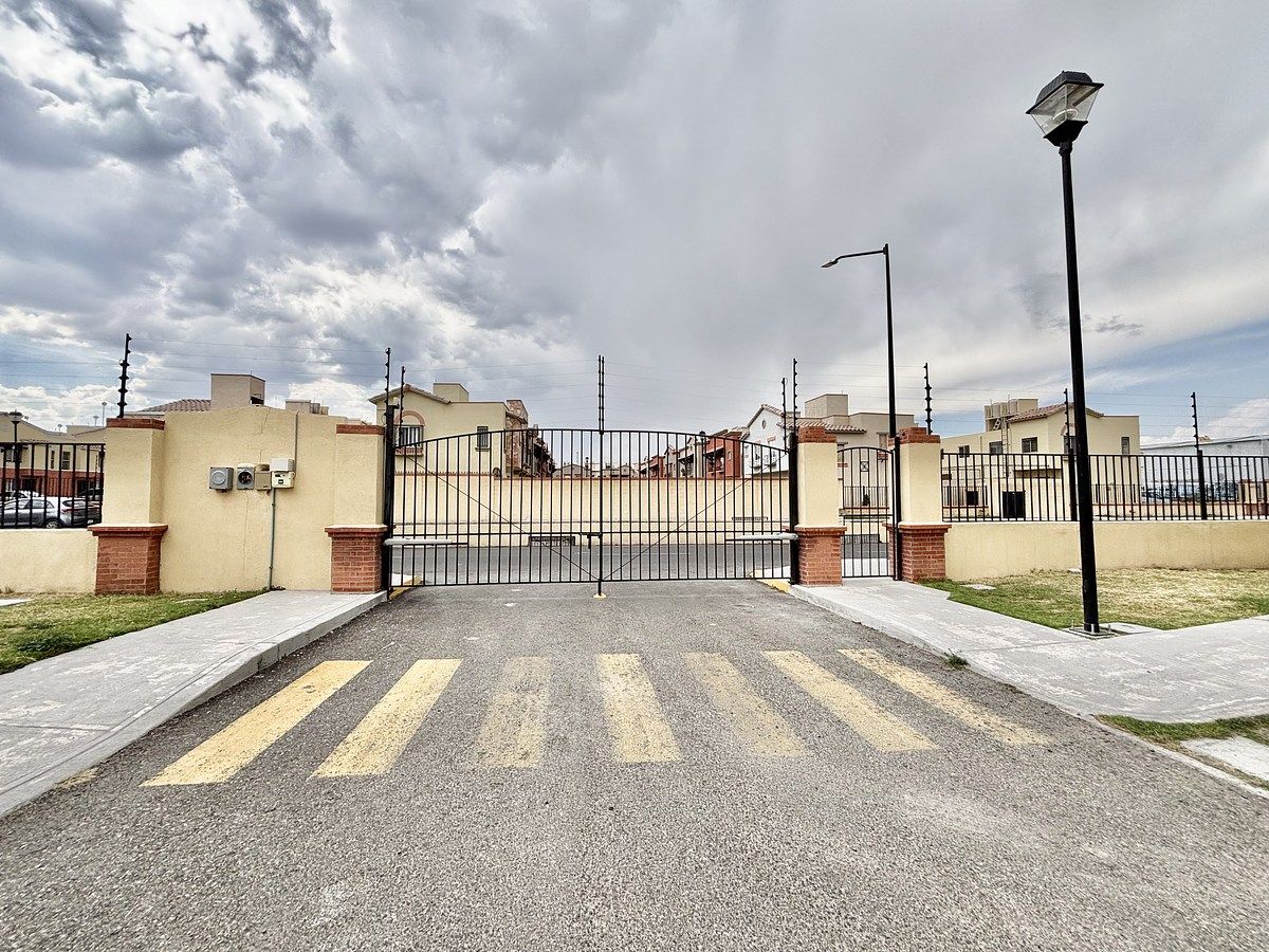 24 of 26: Acceso principal controlado .