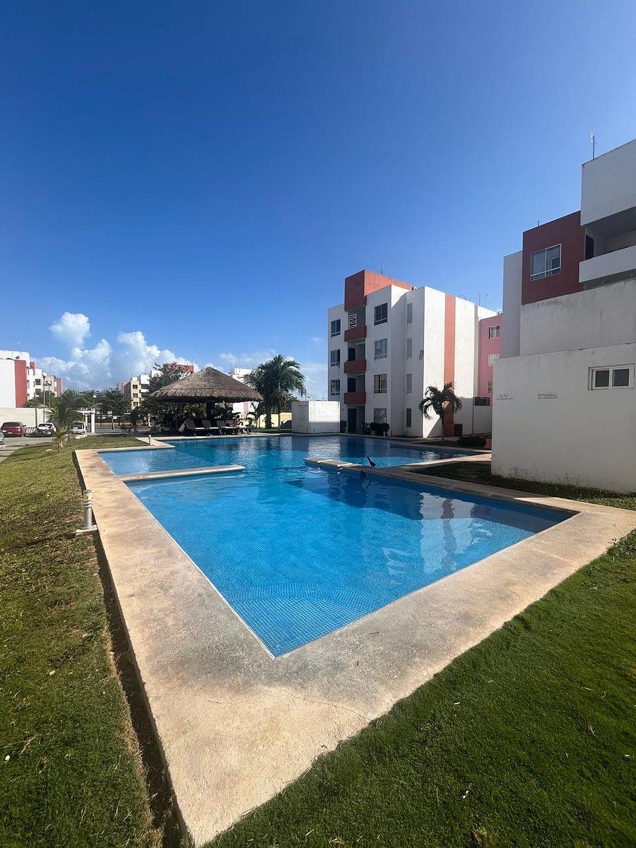 3 de 18: ALBERCA Y PALAPA