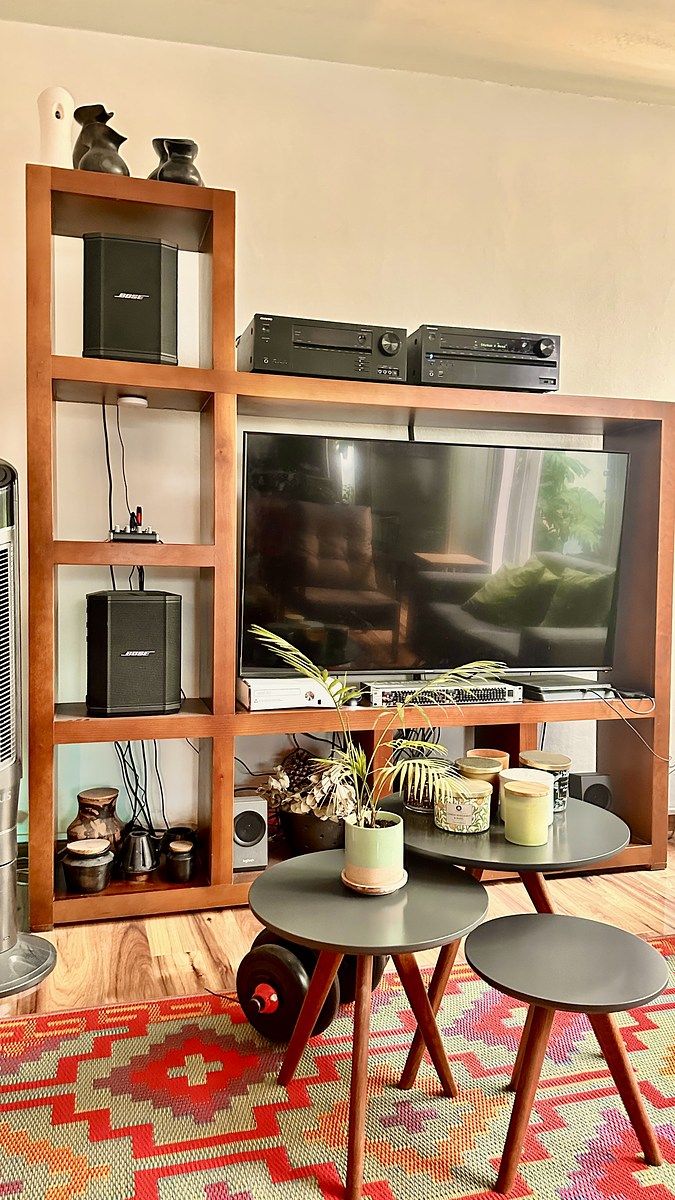 22 de 42: Estación de entretenimiento- pantalla 55”