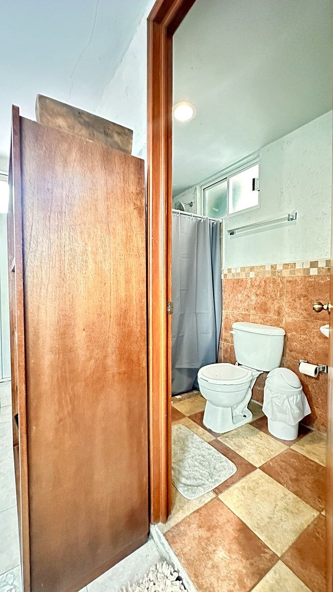 41 de 42: 3er baño de visita o de servicio