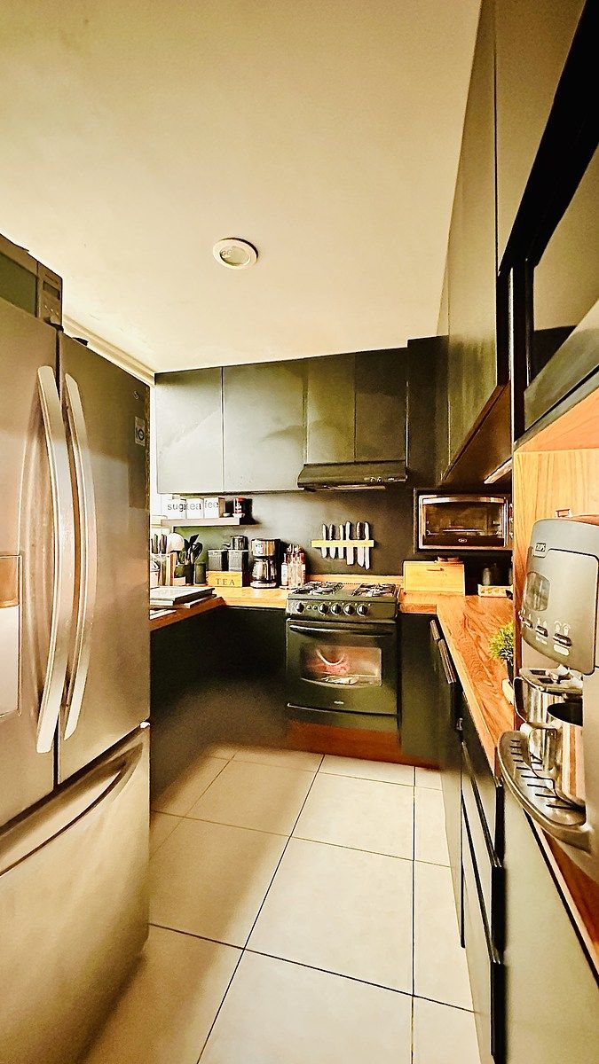 28 de 42: Cocina integral compacta que optimiza espacios