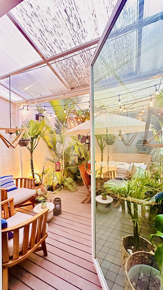 32 de 42: Saliendo desde la sala a la terraza interior