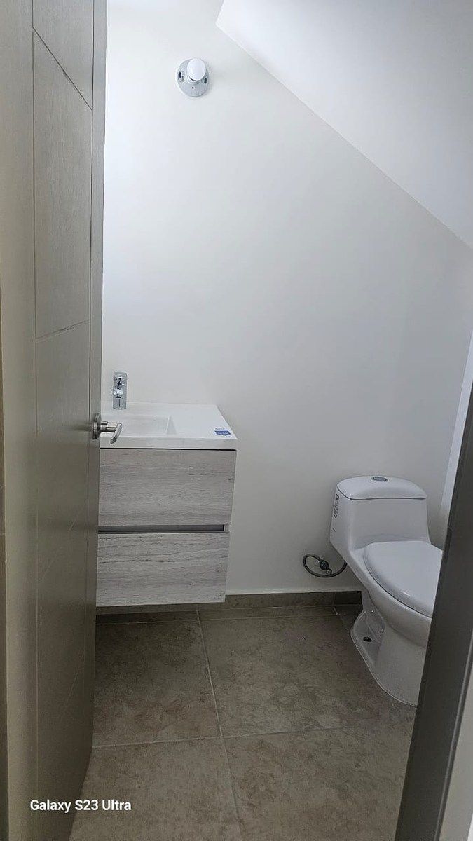 3 de 13: BAÑO VISITAS