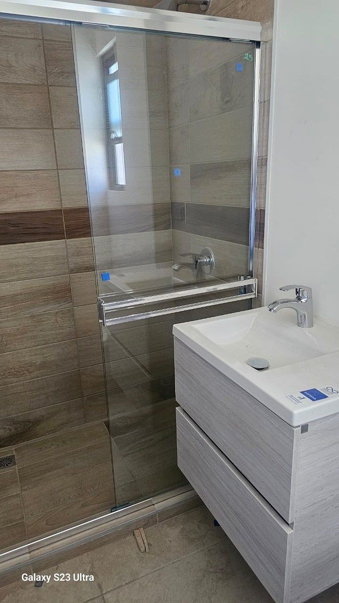 10 de 13: BAÑO COMPARTIDO