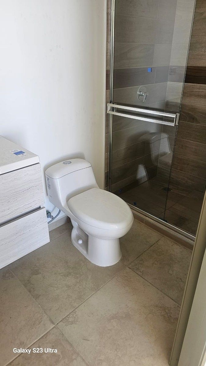 12 de 13: BAÑO FLEX ROOM