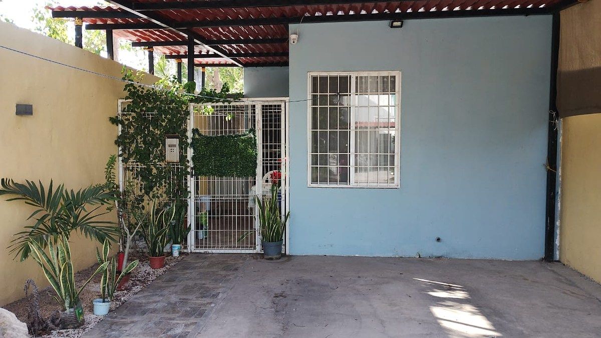 CASA EN ESQUINA EN CAUCEL - foto 1