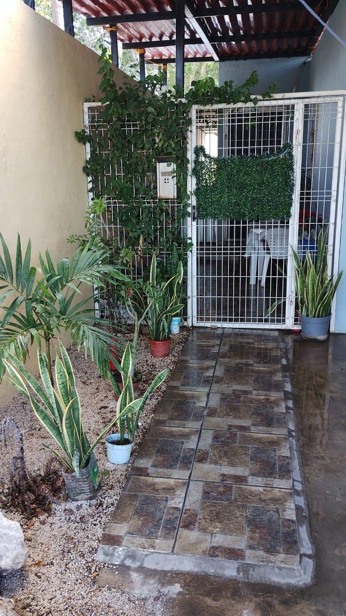 CASA EN ESQUINA EN CAUCEL - foto 2