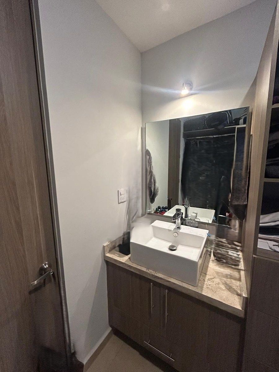 17 de 27: LAVABO BAÑO PRINCIPAL