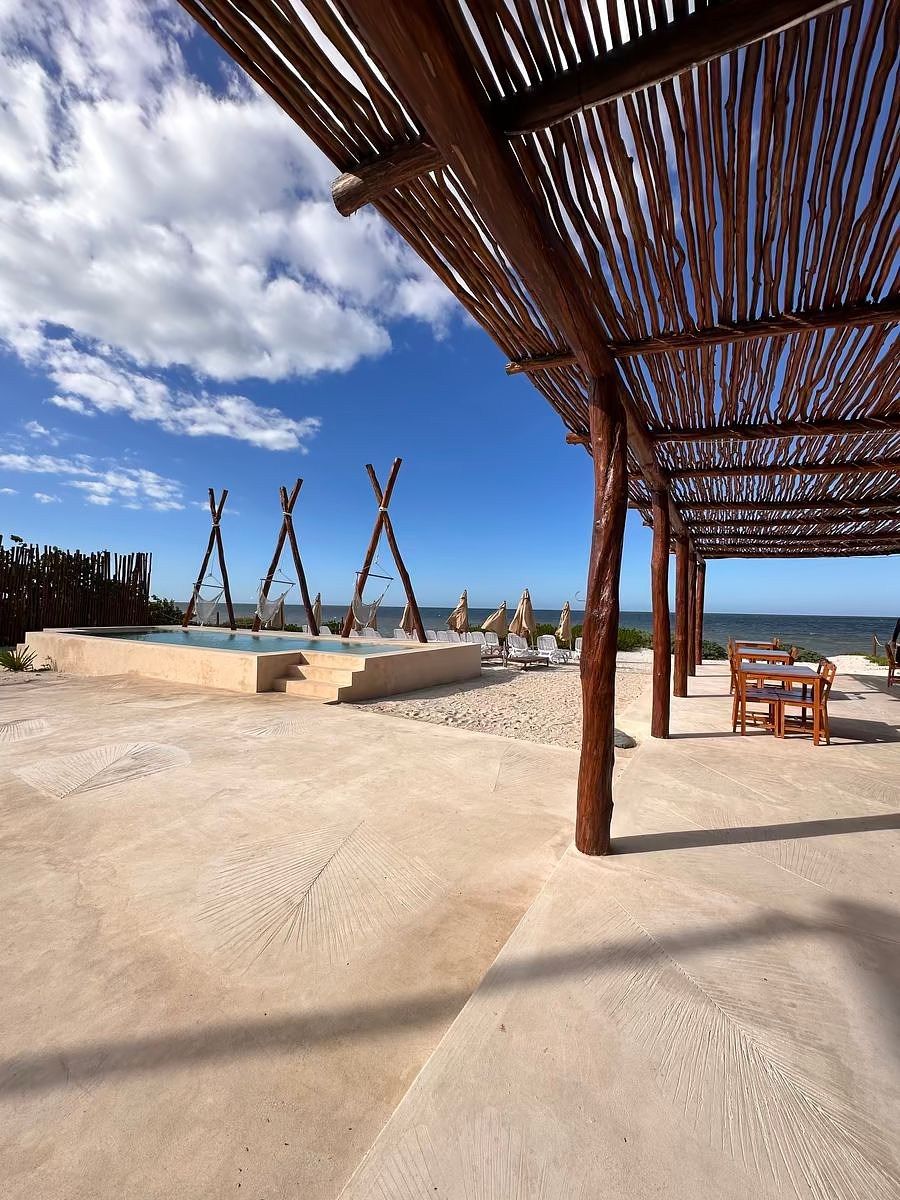 18 of 22: Club de playa, BE