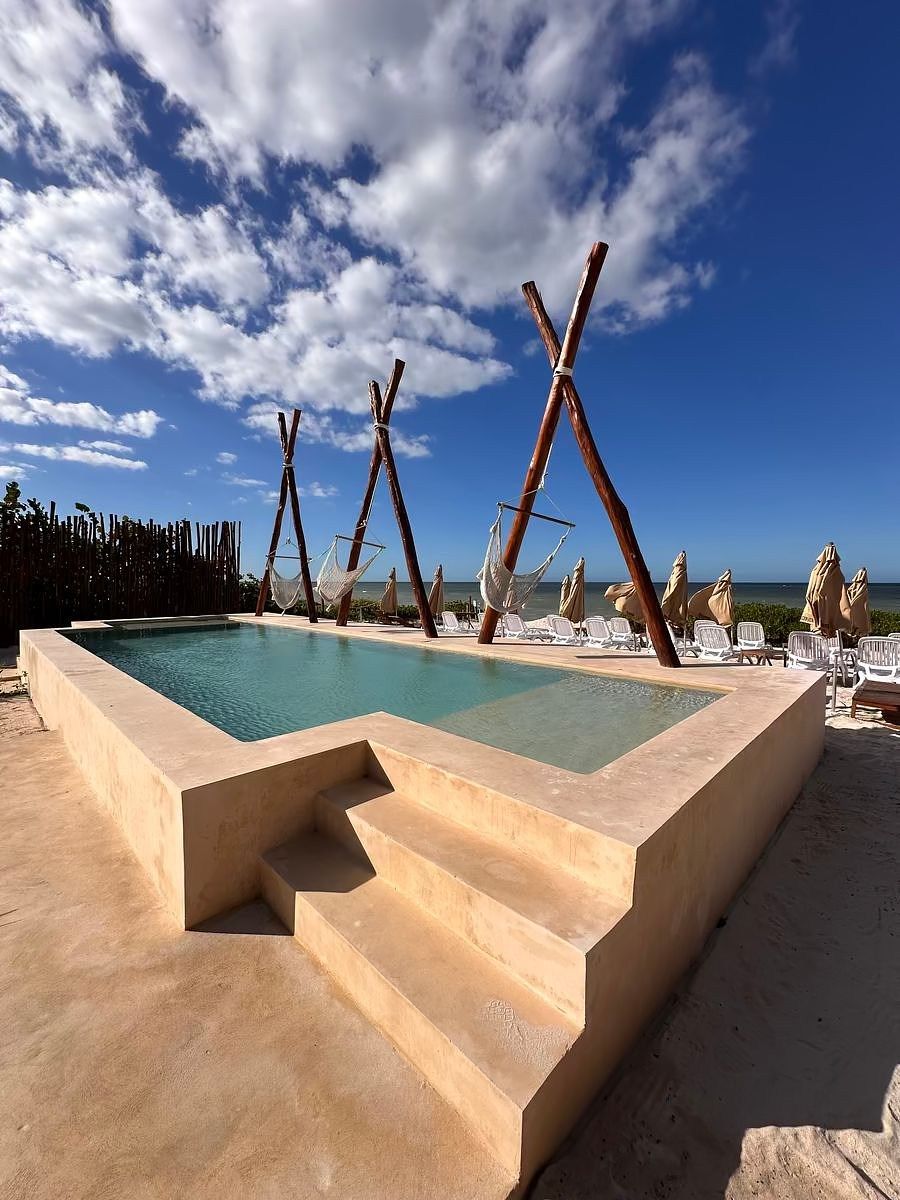 19 of 22: Club de playa, BE