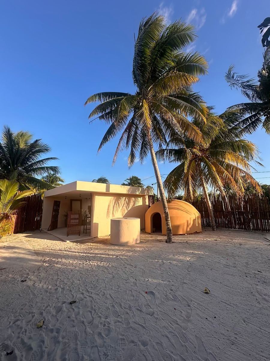 20 of 22: Club de playa, BE