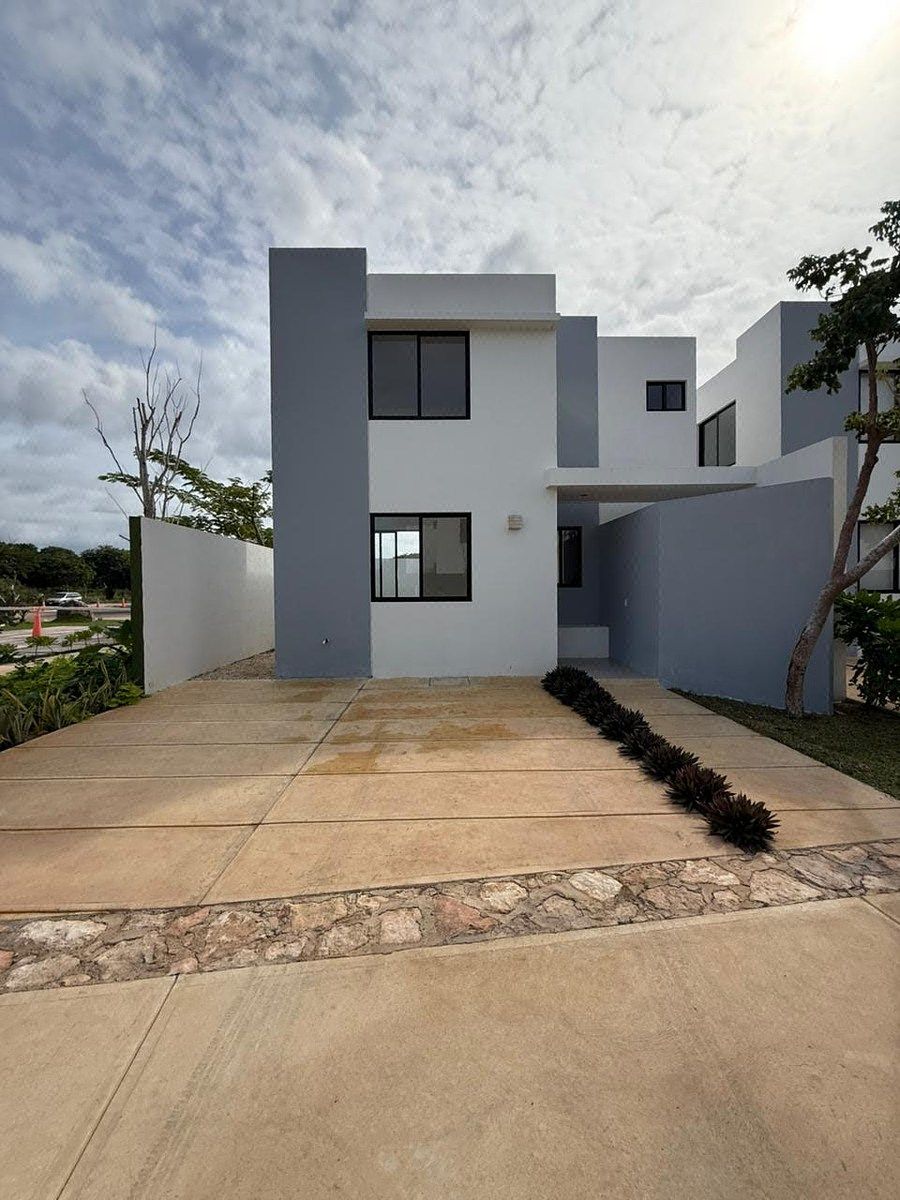 Casa en Venta en Merida en Privada con Amenidades, Caucel, Mod A2