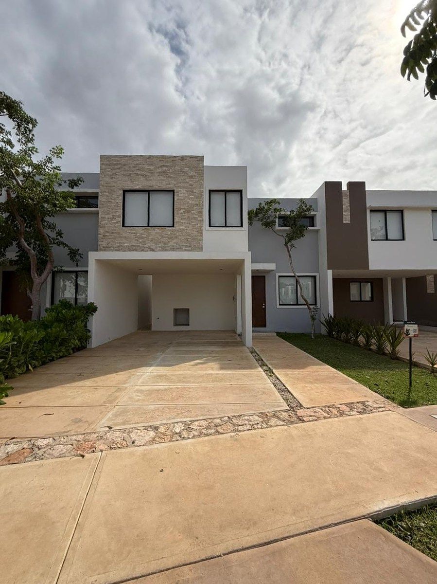 Casa en Venta en Merida en Privada con Amenidades, Caucel, Mod D