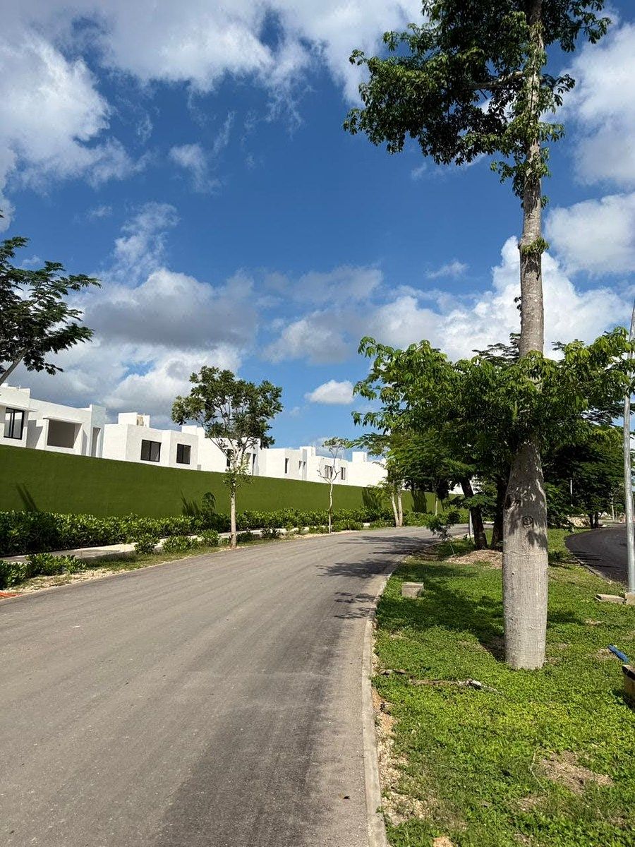 Casa en Venta en Merida en Privada con Amenidades, Caucel, Mod J