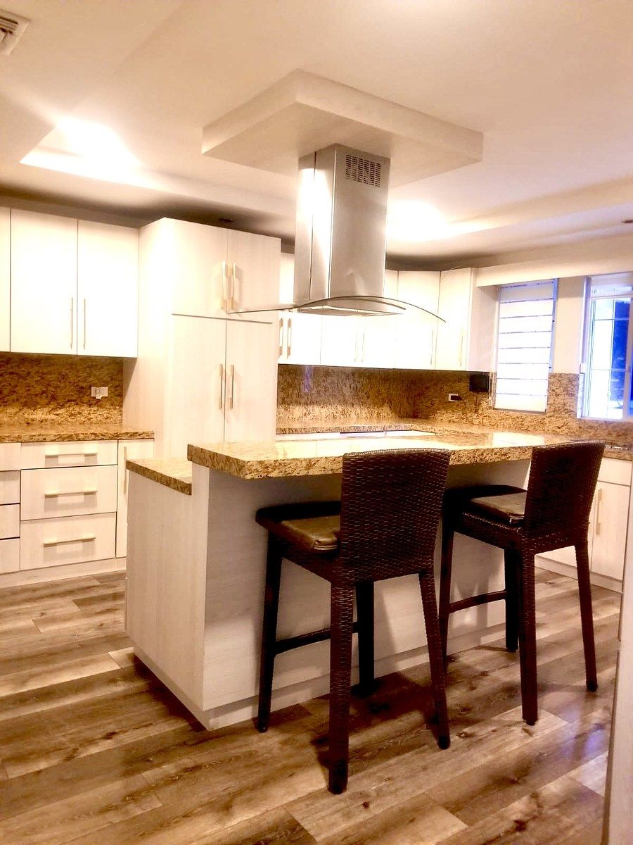 5 of 10: Amplia cocina