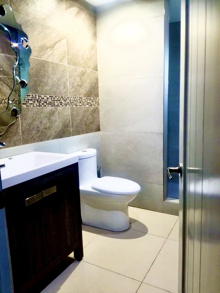 9 of 10: Baño de visitas