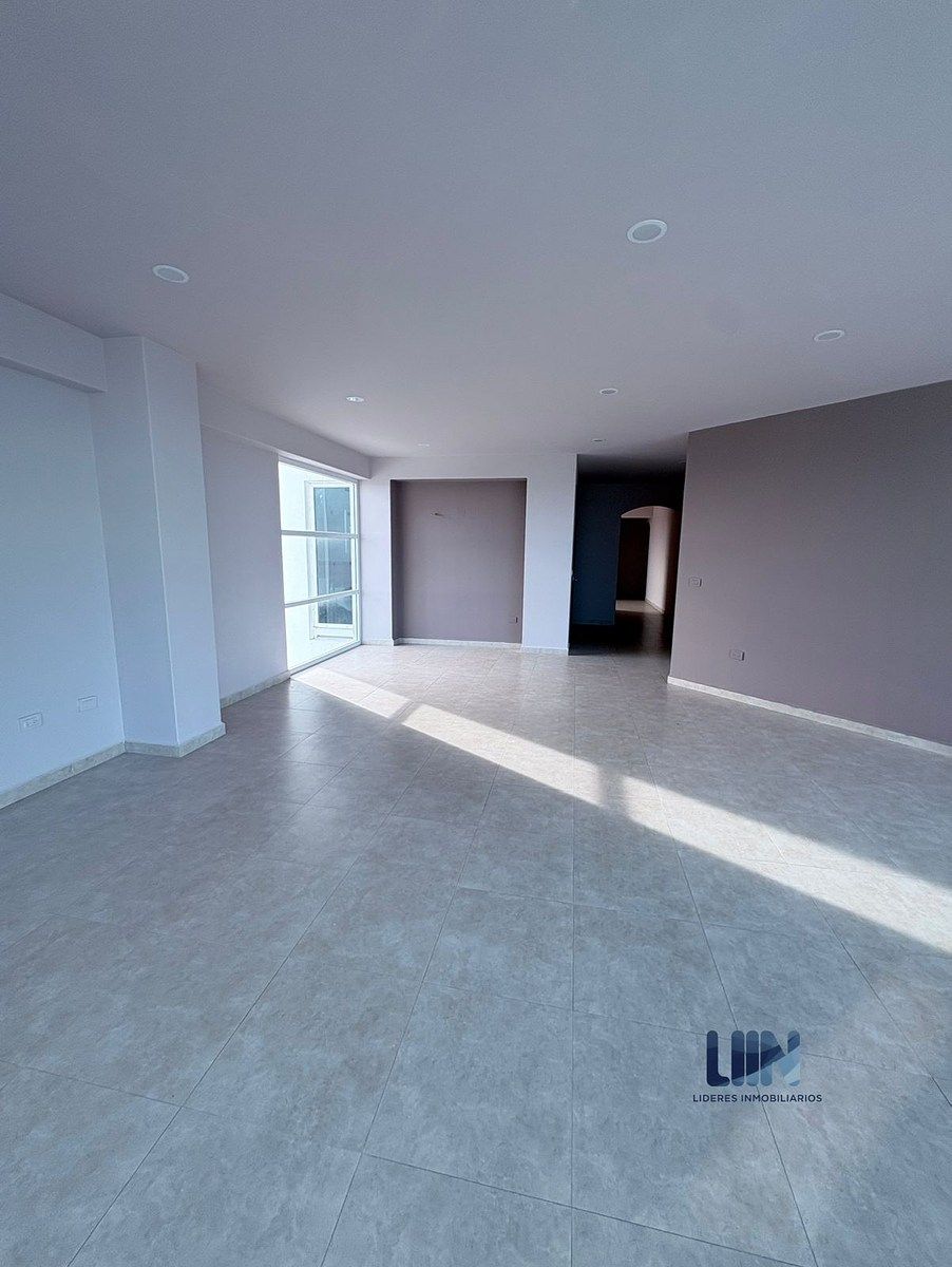 4 de 19: Sala Comedor