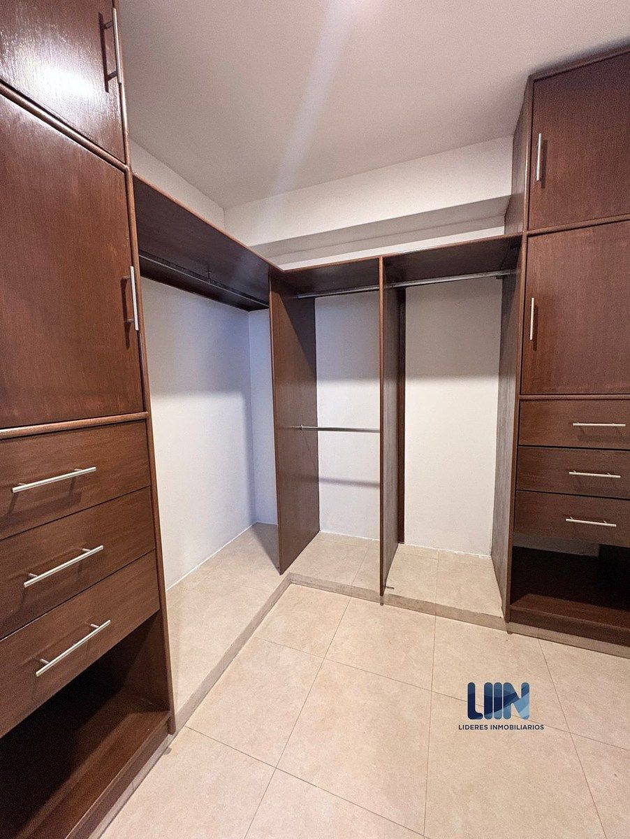 14 de 19: closet rec principal