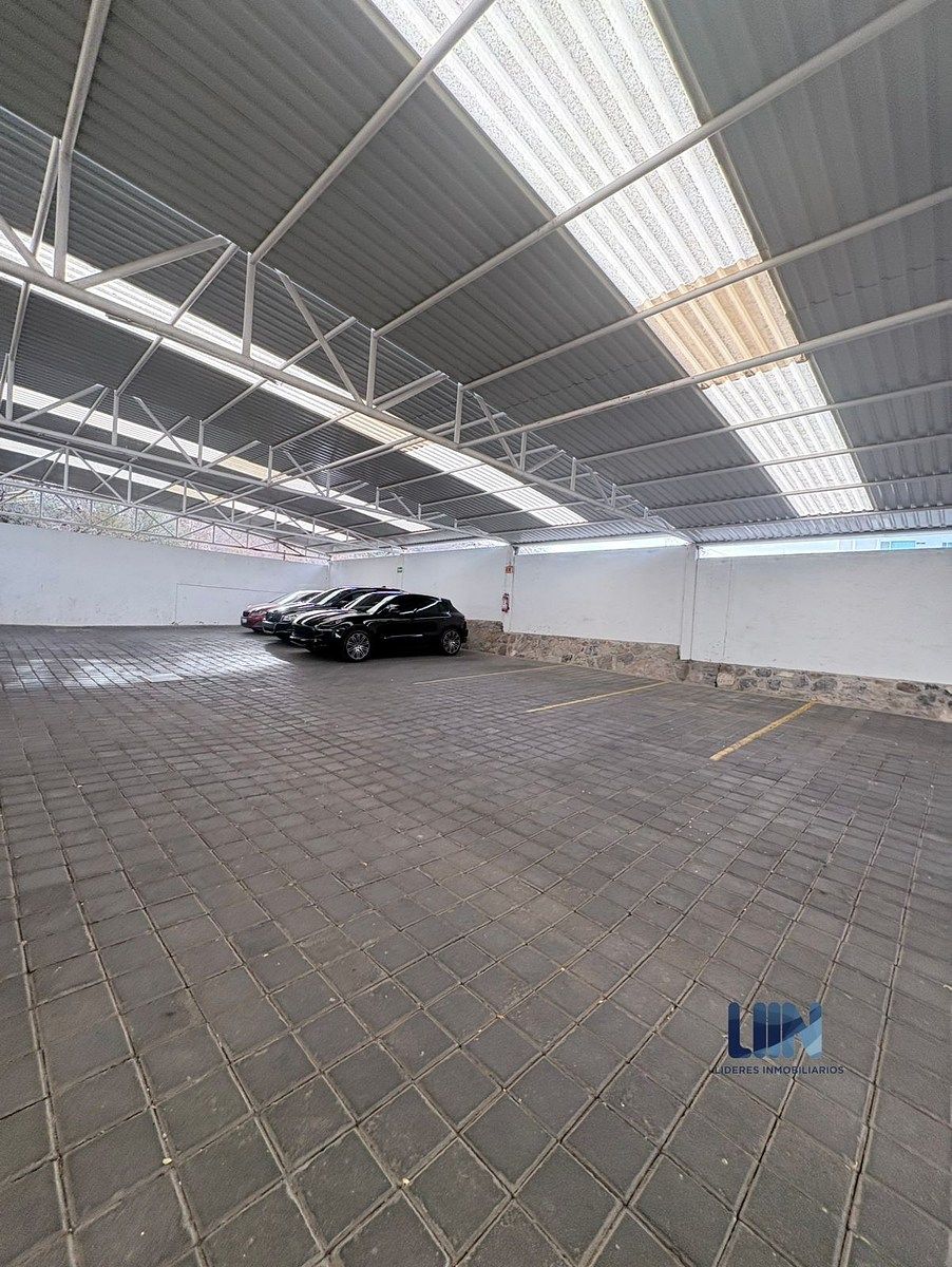 18 de 19: Estacionamiento