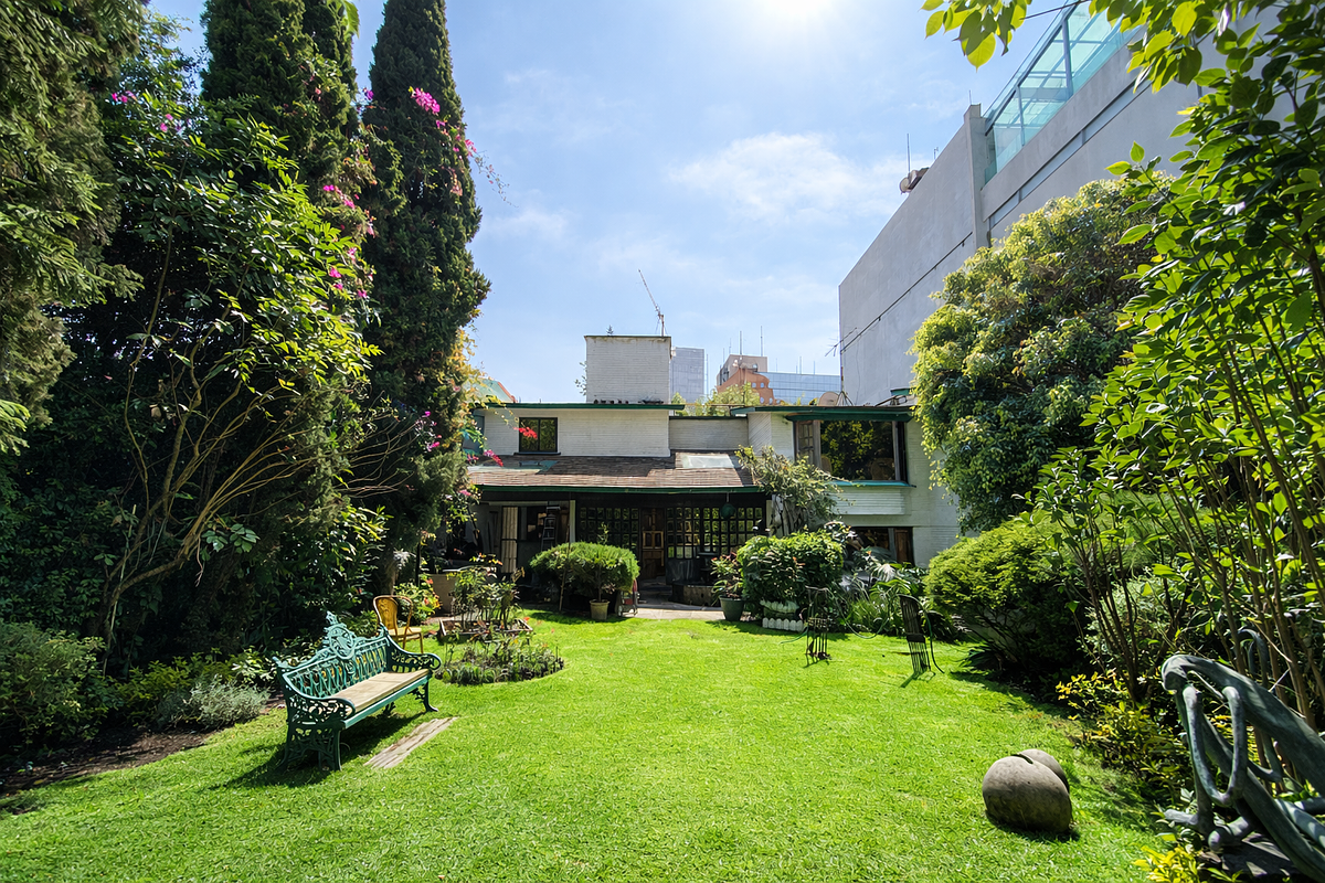 Casa en Venta en el Pedregal en Calle Cerrada