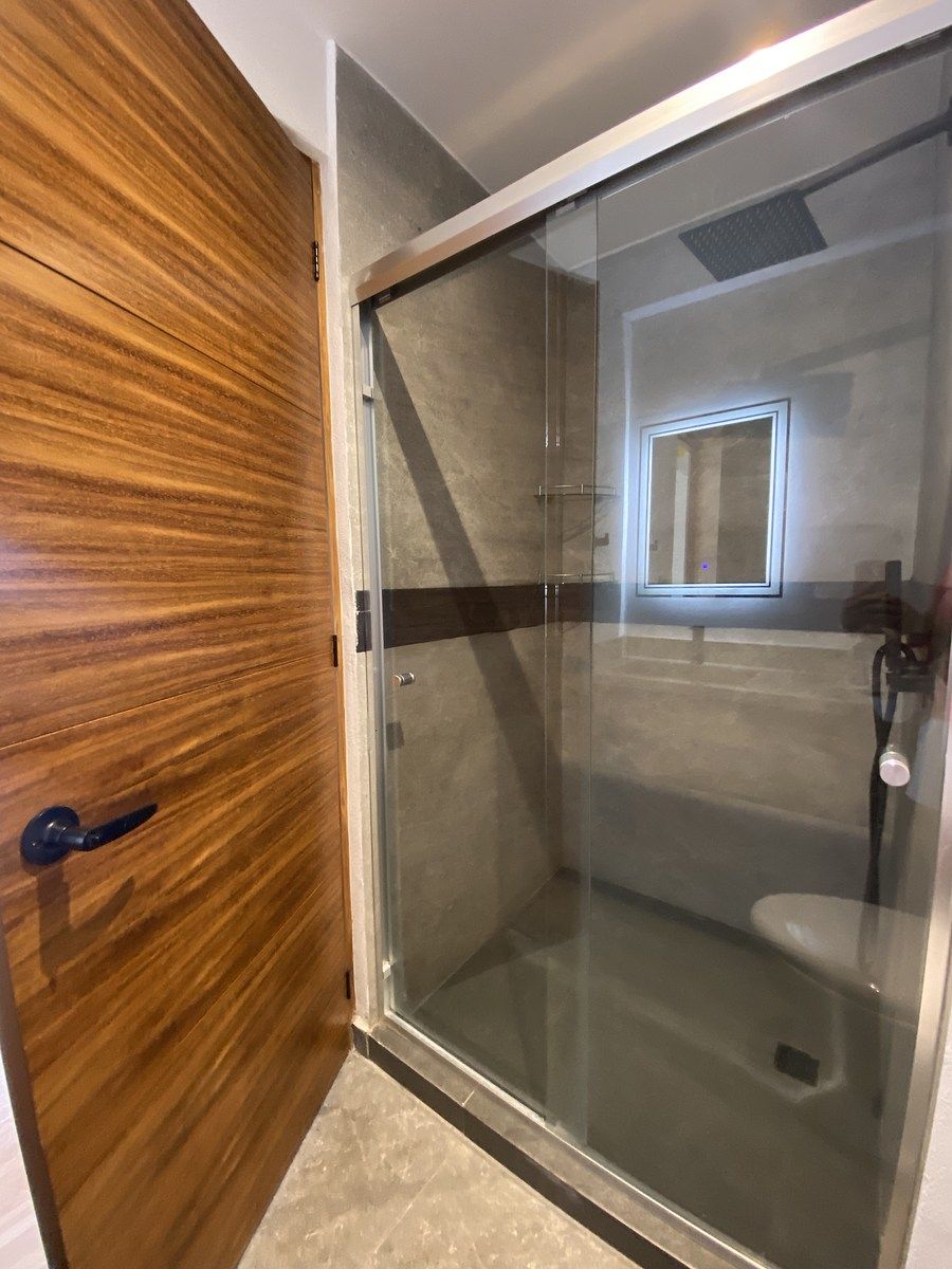 12 of 26: Baños completamente equipados