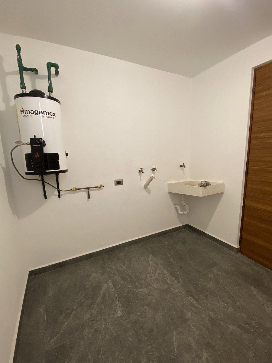 16 of 26: Cuarto de lavado integrado