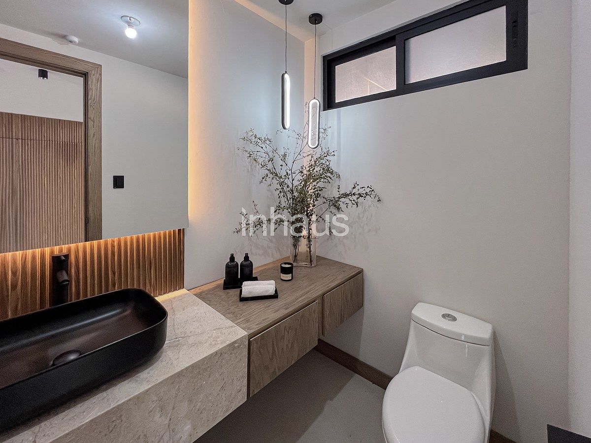 7 de 24: MEDIO BAÑO DE VISITAS