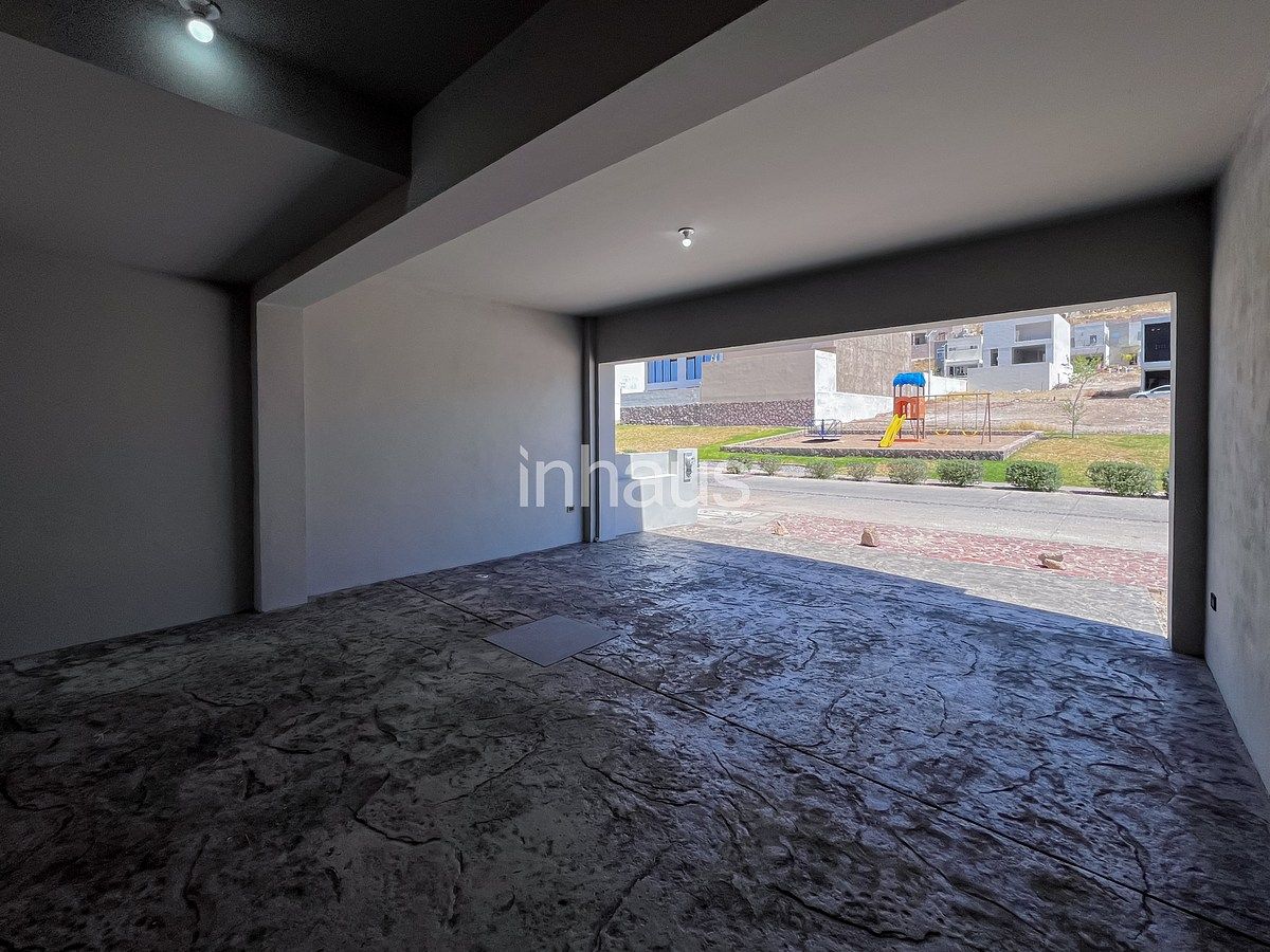 24 de 24: COCHERA 2 AUTOS